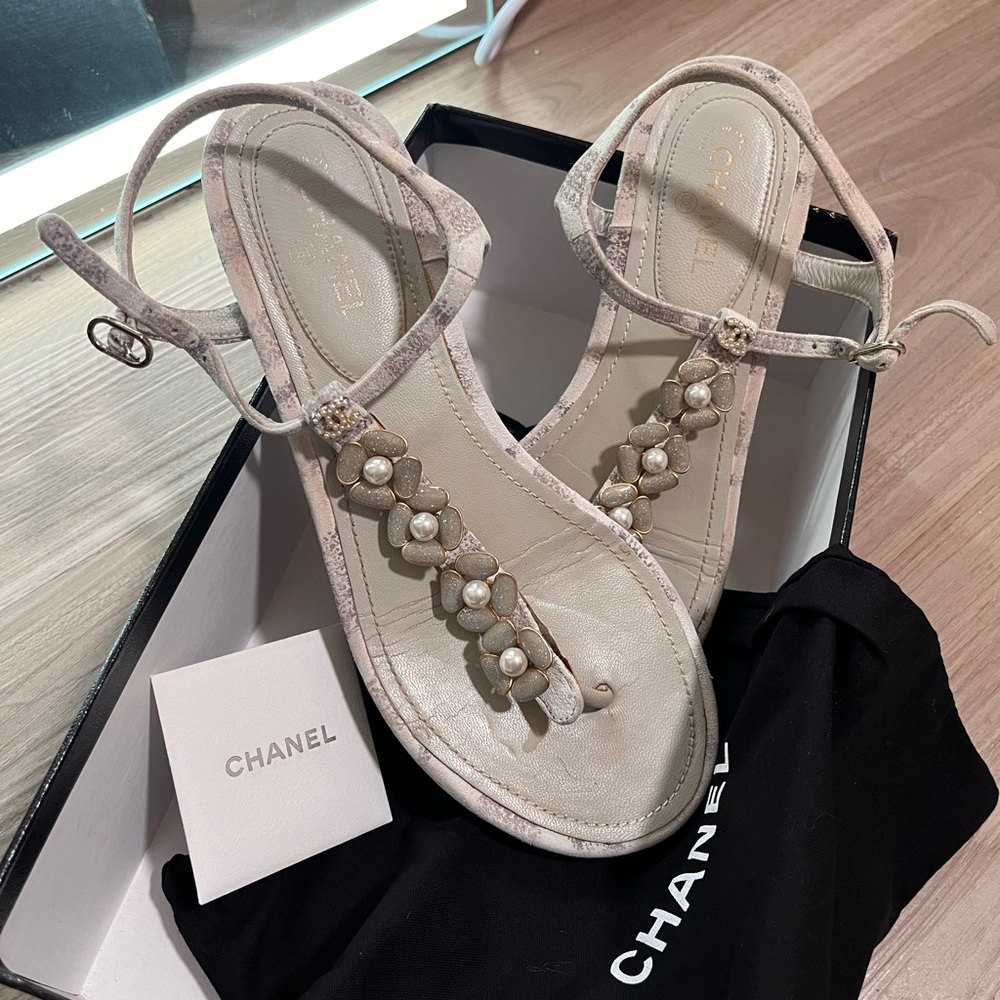 CHANEL Cream Sandals with Pearl Details